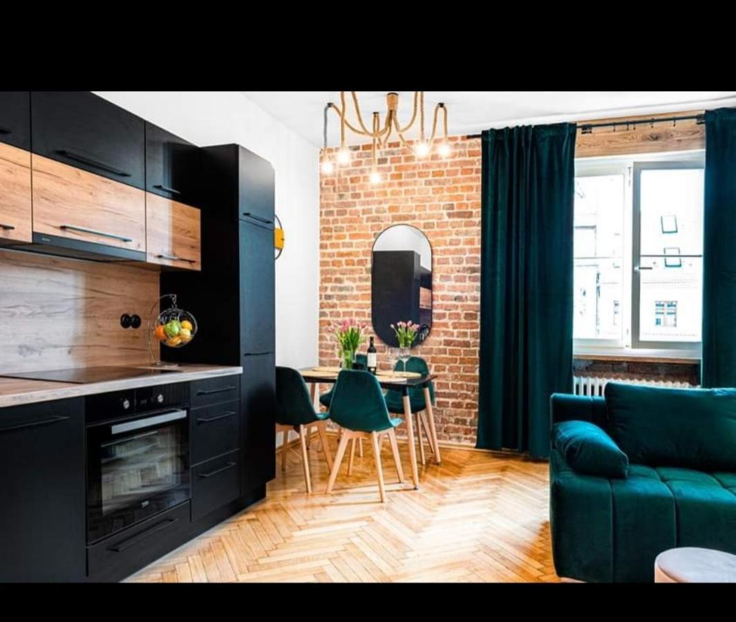 Heart Of The Old Wroclove Apartment